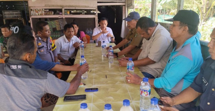 Bhabinkamtibmas Polsek Kandis Giat Cooling Sistem menuju Pilkada 2024 Damai bersama Tokoh Pemuda dan Warga