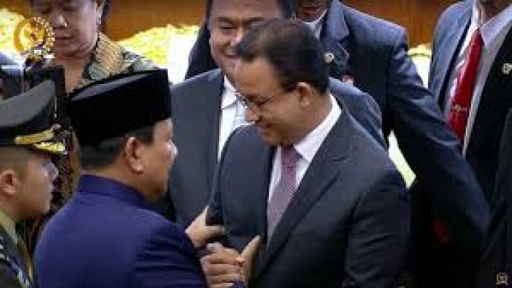 Prabowo-Anies Berjabat Tangan Erat di Pelantikan Presiden Ke-8