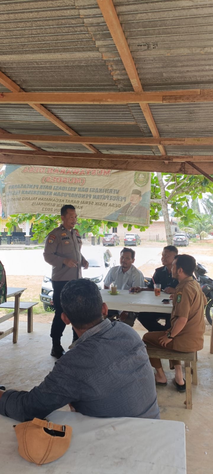 Bhabinkamtibmas Sosialisasi Cooling System di Desa Tasik Serai