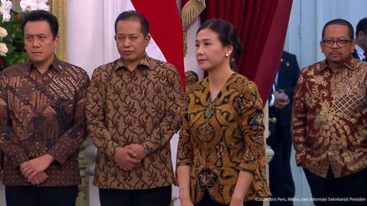 Prabowo Subianto melantik Veronica Tan sebagai Wakil Menteri (Wamen) Pemberdayaan Perempuan dan Perlindungan Anak (PPPA). Sumber: tribunnews.com