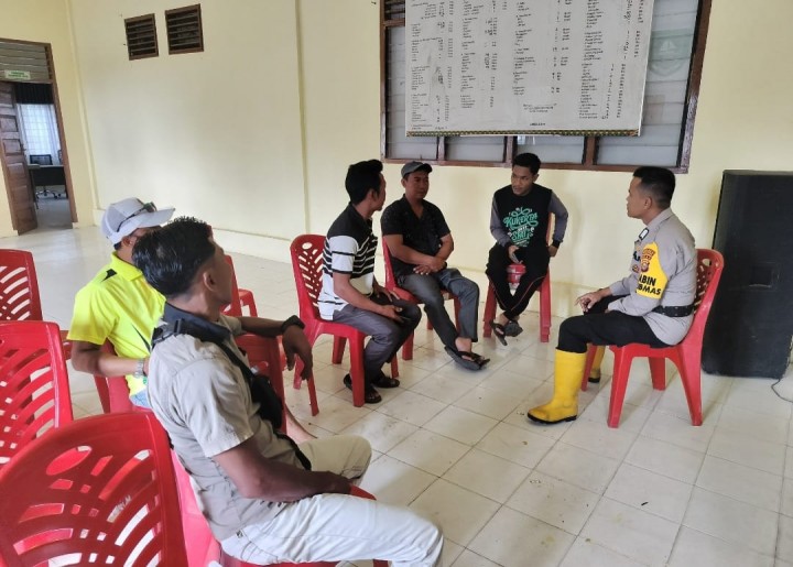 Cooling System Pilkada Serentak 2024, Bhabinkamtibmas Polsek Pinggir Desa Beringin Kecamatan Talang Muandau