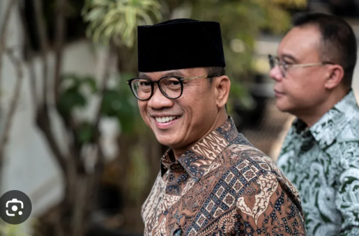 Mahfud MD Kritik Menteri Desa Yandri Susanto yang Undang Kades Hadiri Haul Ibunya. 