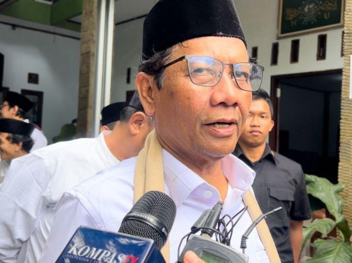 Mahfud MD Sebut Menteri Yusril Tak Berhak Nyatakan Tragedi 1998 Bukan Pelanggaran HAM Berat. 