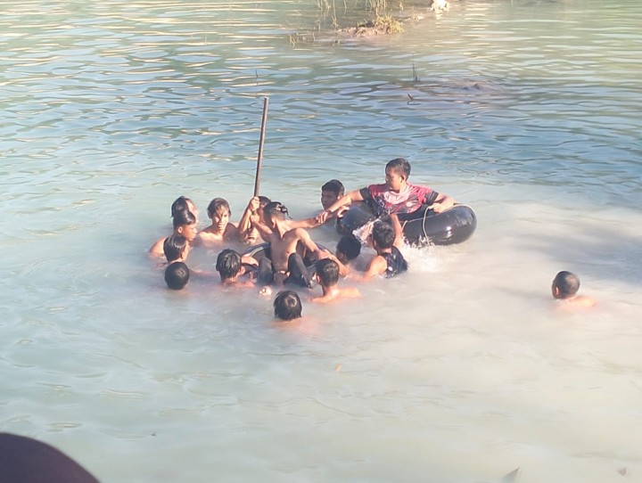 Mandi di Kolam Galian Anak SMA Tenggelam, Kapolsek Pinggir Kerahkan Personilnya