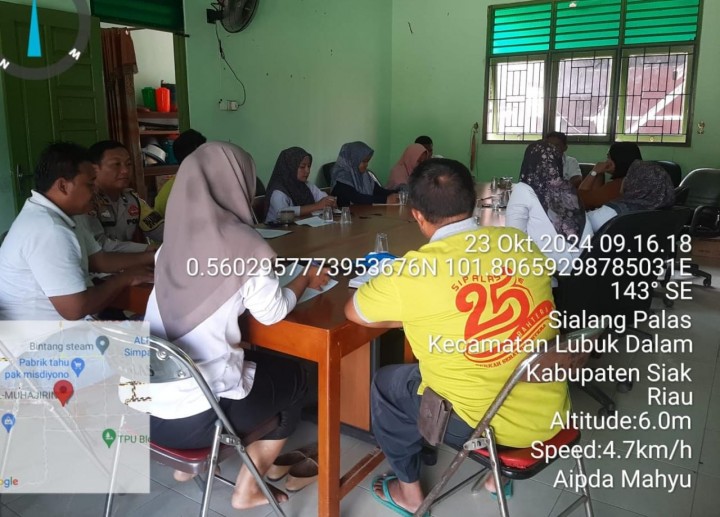 Warga Sialang Palas Dihimbau Bhabinkamtibmas Polsek Lubuk Dalam Selalu Jaga Kamtibmas Selama Pilkada 2024