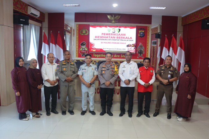 Kapolres Rohul AKBP Budi Setiyono SIK MH melalui Wakapolres Kompol Rahmad Hidayat SIK, Kajari Fajar Haryowimbuko SH MH, Kalapas II B Pasir Pangaraian diwakili Ervan, Sekretaris PMI H Amris S Sos MM, Kabid Satpol PP Roket, Tim Donor Darah RSUD dipimpin Munawir Hasim kepala ruangan UTDRS Rohul, Person