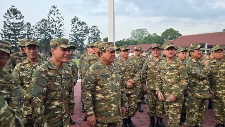 Moment Prabowo dan Para Menteri Olahraga-Latihan Baris Bebaris di Magelang. 