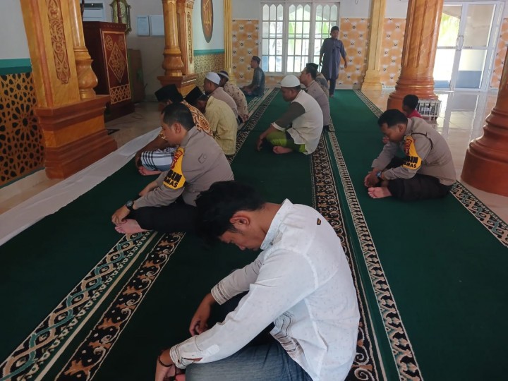 Identifikasi Permasalahan Pilkada Polsek Siak Kecil Sholat Berjamaah