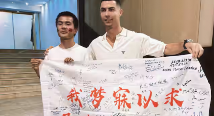 Penggemar Ronaldo Bersepeda Sejauh 13.000 km dari China ke Saudi untuk Menemuinya