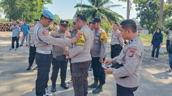 Kapolsek Mandau Cek Kelengkapan Administrasi Personel selama Operasi Mantap Praja 2024