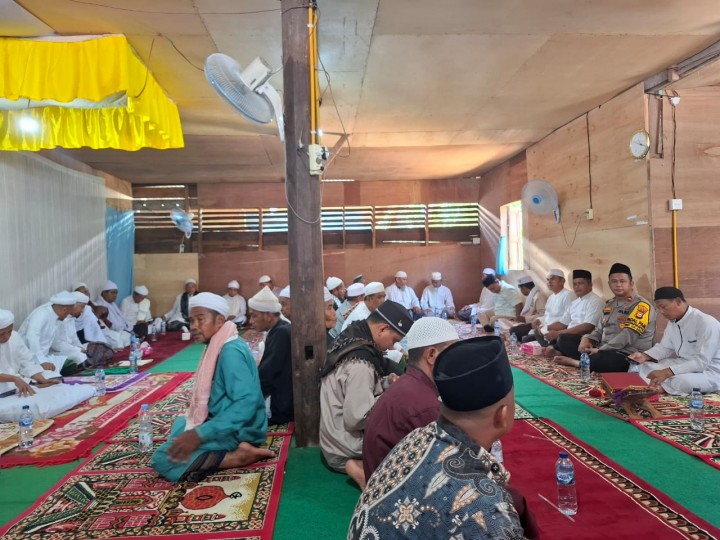 Di Surau Suluk Syeikh Ambia Rambah, Kapolsek Rambah Hilir Lakukan Cooling System dengan Para Khalifah