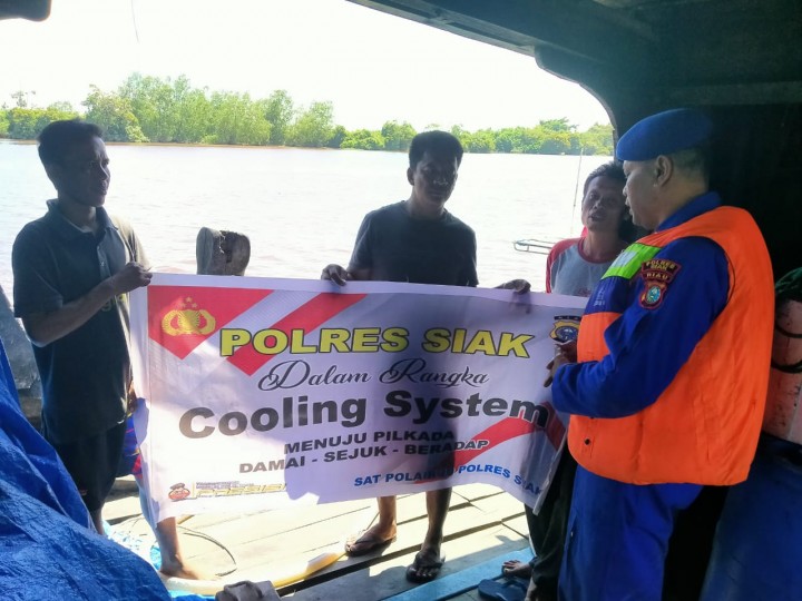 Personil Polairud Polres Siak Laksanakan Cooling System di Perairan Mempura Jelang Pilkada 2024 Damai