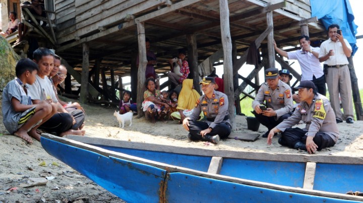 Kapolsek Kandis cek Tps Terpencil dan silaturahmi Kamtibmas dengan masyarakat di bantaran sungai sam sam