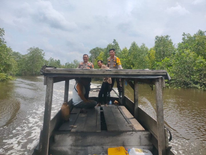 Cooling System, Tempuh Jalur  Sungai, Kapolsek Tebingtinggi Cek TPS Pastikan Pilkada Aman