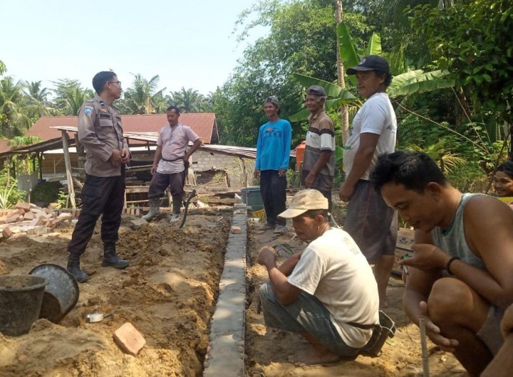 Bhabinkamtibmas Empang Baru Himbauan Kamtibmas untuk Ciptakan Situasi Aman Jelang Pilkada 2024