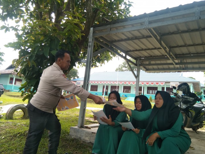 Polsek Kerinci Kanan Adakan Sosialisasi Penerimaan Calon Anggota Polri Tahun 2025 di SMA 02 Kampung Bukit Agung