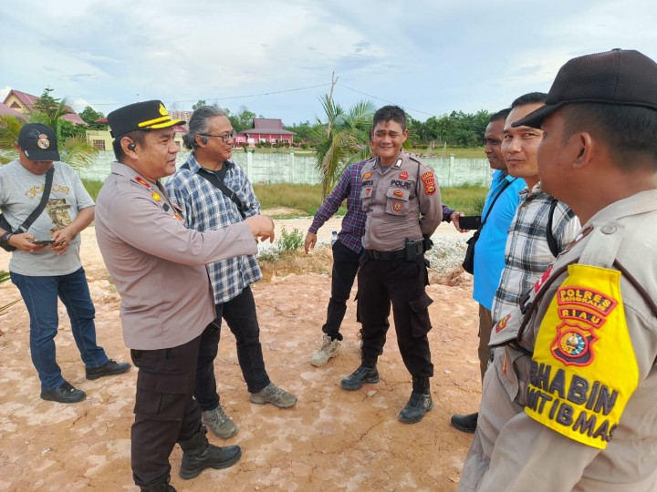 Kapolsek Mandau Terjun Tangani Konflik Sengketa Lahan di Kulim 100, Sampaikan Pesan Damai Pilkada 2024