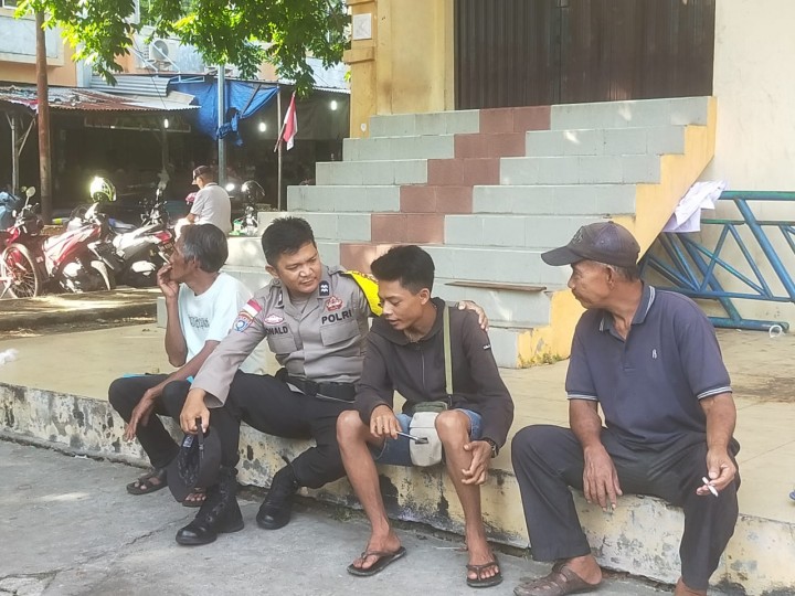 Bhabin Polsek Bengkalis Lakukan Cooling System Sampaikan Pesan Pilkada Damai