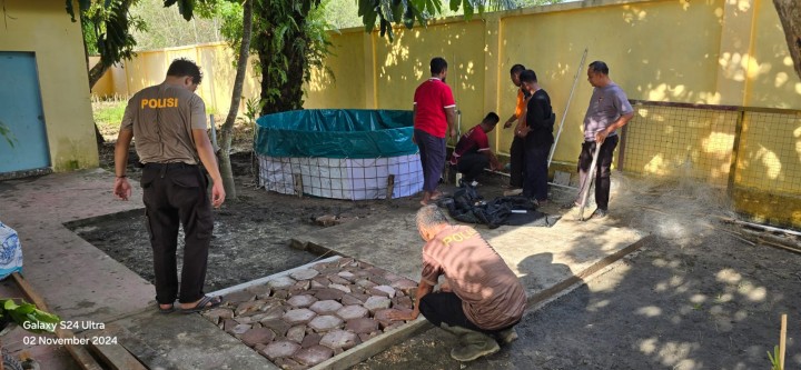 Gotong Royong dalam Mendukung Asta Cita, Polsek Rupat Utara Membangun Apotik Hidup