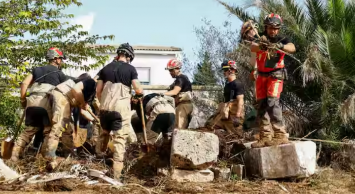 Masa pemulihan di Spanyol pasca dilanda banjir bandang /Reuters