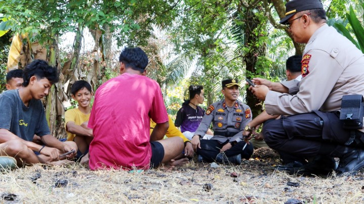 Kapolsek Kandis Lakukan Cooling System Jelang Pilkada 2024 Di Kampung Kandis