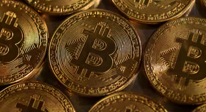 Bitcoin goyah dalam awal yang lemah untuk bulan terbaiknya secara historis /Reuters