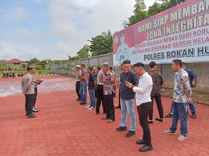 OMP LK24, Pimpin Apel Dan Pengecekan Personil Walpri Calon Bupati Dan Wakil Bupati, Serta Wal Lantas, Wakapolres Rohul Pastikan Netralitas Dan Sinergitas