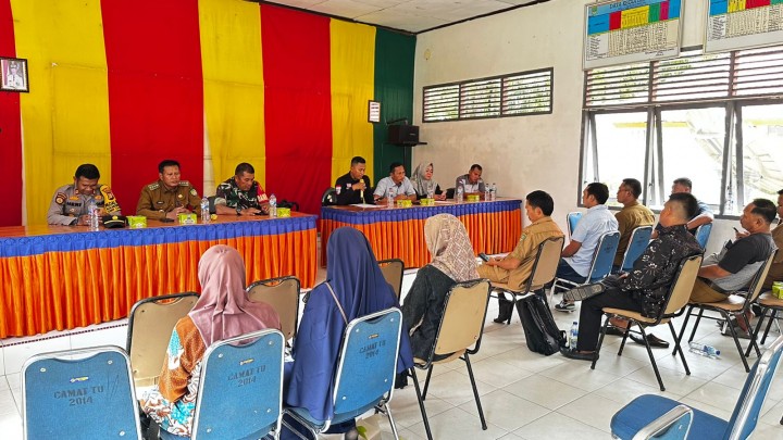 Operasi Mantap Praja Lancang Kuning 2024: Kapolsek Tambusai Utara Gelar Cooling System Bersama UPIKA, PPK, dan Panwaslu untuk Ciptakan Pilkada Aman dan Damai