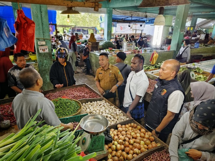 Cegah Kelangkaan, Polres Kep Meranti Monitoring Harga & Stok Bapokting