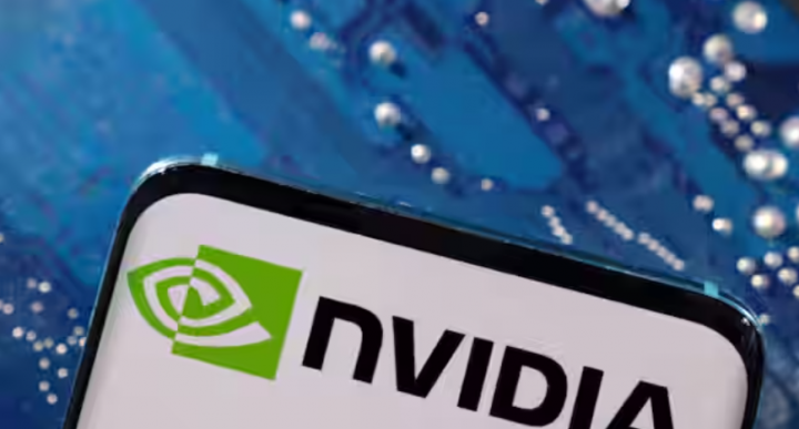 Smartphone dengan logo NVIDIA yang ditampilkan ditempatkan di motherboard komputer dalam ilustrasi ini diambil 6 Maret 2023 /Reuters