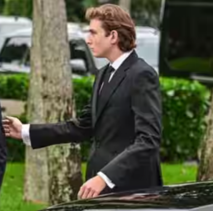 Barron Trump dengan Donald Trump /AFP