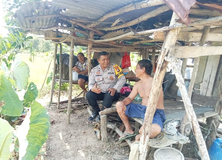 Sambangi Petani, Anggota Bhabin Polsek Pinggir Sosialisasi Cooling System