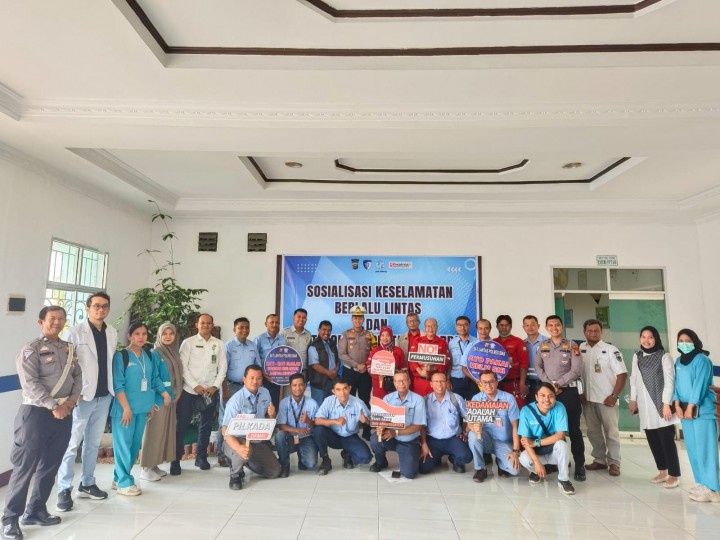 Kunjungi PT IKPP, Satlantas Polres Siak Gelar Sosialisasi Keselamatan Berlalu Lintas Serta Cooling System  Pilkada Aman,Sejuk dan Damai