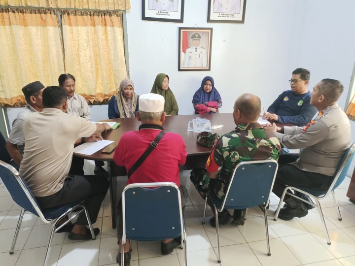 Edukasi Pilkada Yang Aman Dan Damai, Kapolsek Kabun Laksanakan Giat Coolling System Bersama Masyarakat Kabun