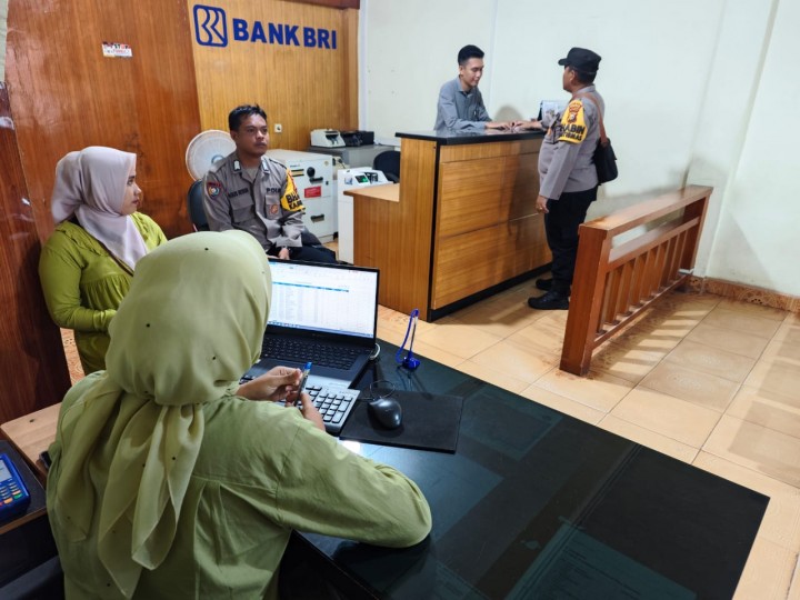 Tingkatkan Patroli Preventif, Polsek Siak Kecil Cooling System Bersama Pegawai Teras Bank BRI