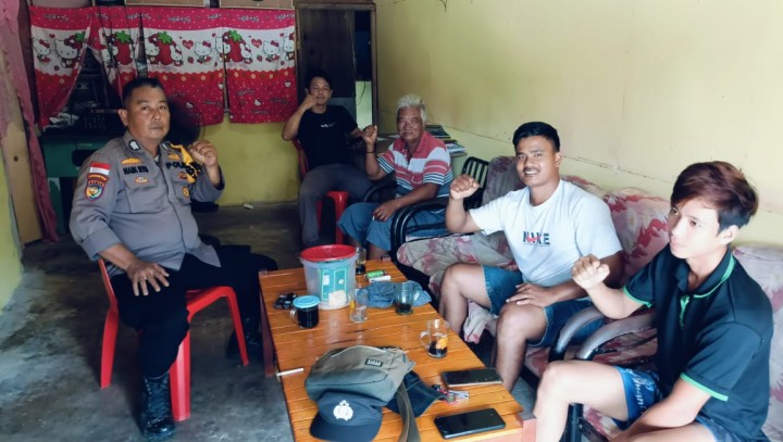 Tingkatkan Giat Sambang, Bhabinkamtibmas Polsek Rupat Utara Sampaikan Pesan Cooling System