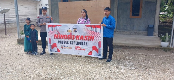 Personil Polsek Kepenuhan Minggu Kasih, Dengan Puluhan Jema'at Gereja GSJA Sampaikan Pesan Kamtibmas Pilkada 2024 Yang Damai dan Aman