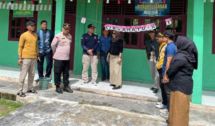 Kapolsek Sabak Auh Terus Lakukan Sambang dan Patroli dialogis Sampaikan Pesan Kamtibmas Jelang Pilkada 2024