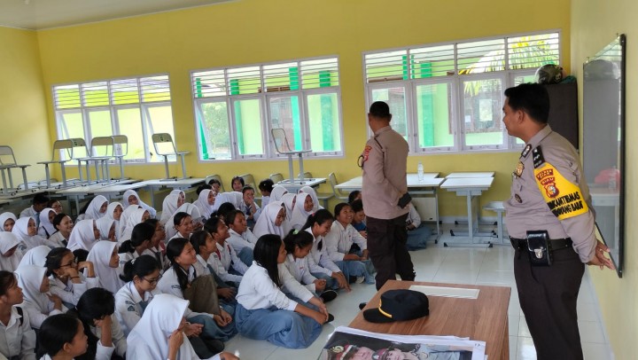 Tingkatkan Kemitraan Panit Binmas Polsek Tualang Dan Bhabinkamtibmas Sambangi Sekolah Sampaikan Pesan Kamtibmas