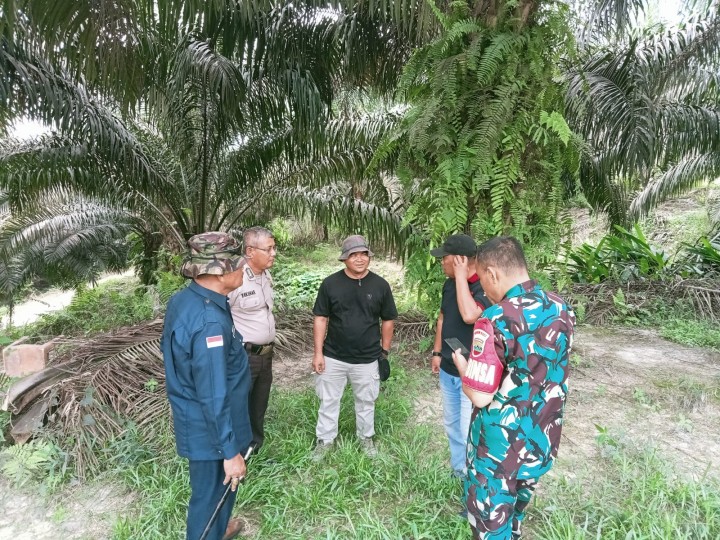 Tatap Muka Dengan Pekerja PT.AIP. Bhabinkamtibmas dan Babinsa Berikan Himbauan Kamtibmas Dalam Rangka Cooling System