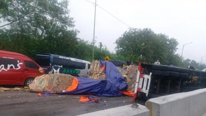 Netizen Marah Truk Maut Renggut Nyawa di Tol Cipularang KM 92. 