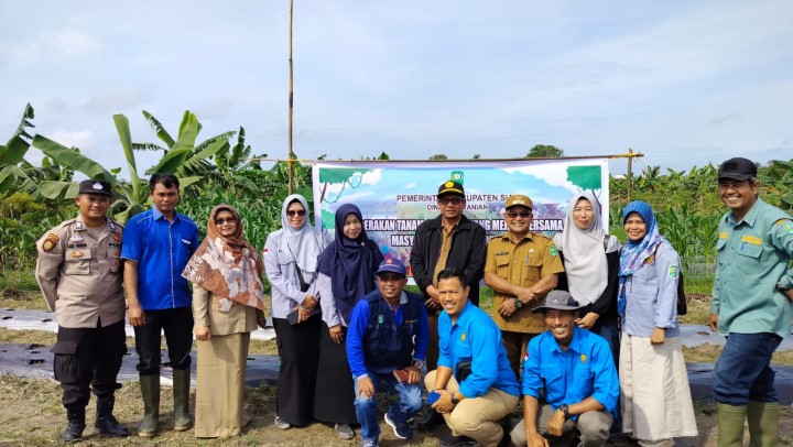 Cooling System Bhabinkamtibmas Polsek Siak Edukasi Kelompok Tani Sukseskan Pilkada 2024