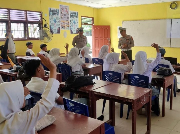 Polsek Tandun Ajak Siswa SMA Negeri 2 Tandun Hindari Hoaks dan Jaga Persatuan Jelang Pilkada