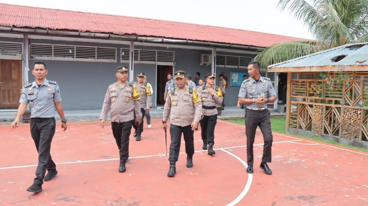 Kepala Kepolisian Resor (Kapolres) Kepulauan Meranti AKBP Kurnia Setyawan SH, SIK, menyambangi rumah tahanan negara (Rutan) Selatpanjang atau Lembaga Pemasyarakatan (Lapas) kelas II B Selatpanjang, pada Selasa (12/11/24) Siang.