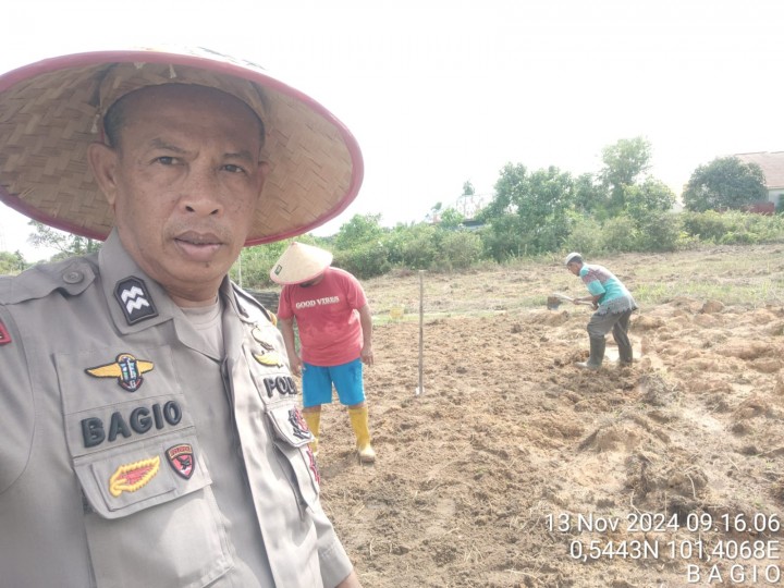 Giat Cooling System dan Penanaman Bibit Jagung sebagai Upaya Ketahanan Pangan di Kelurahan Tirtasiak