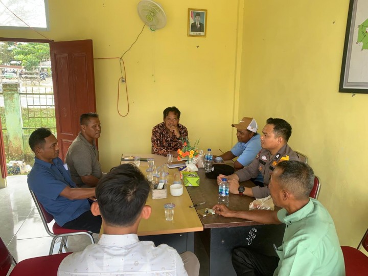 Polsek Pinggir Laksanakan Giat Jum'at Curhat Bersama Warga Desa Tasik Serai Timur