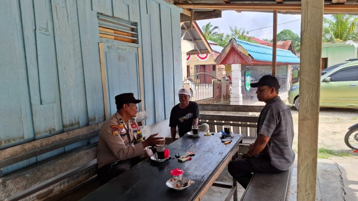 Bersama RT, Bhabinkamtibmas Giat Sosialisasi dan Penggalangan Cooling System