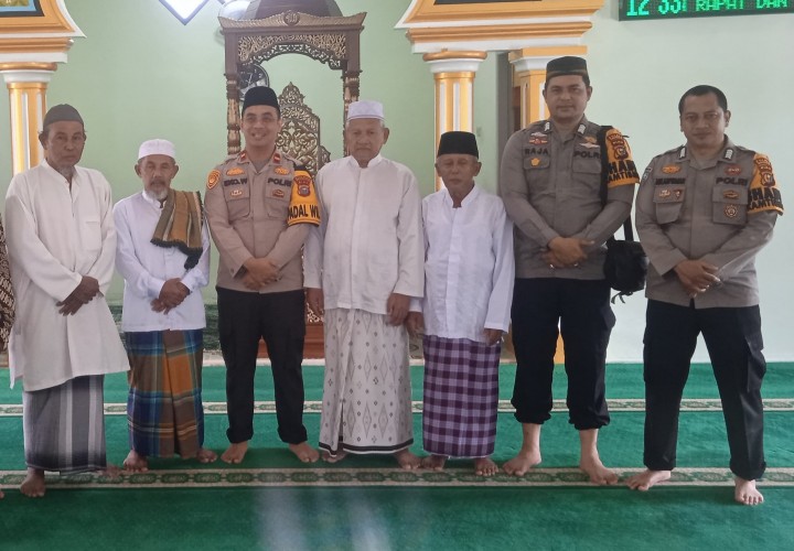 Safari Sholat Jumat Polsek Siak Kecil Ciptakan Harkamtibmas Jelang Pilkada