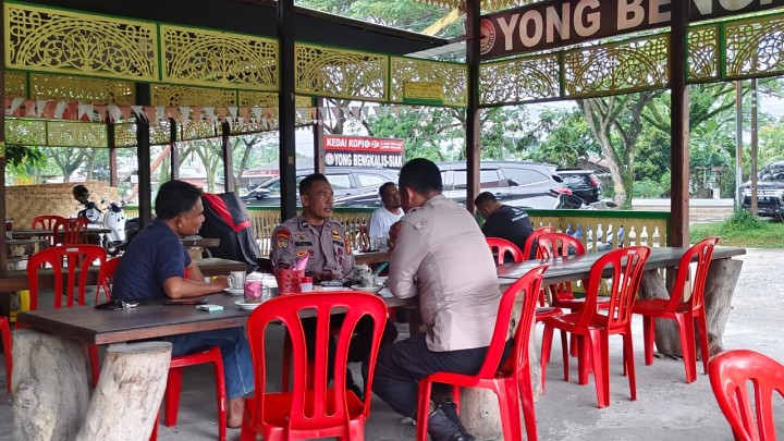 Giat Cooling System Bhabinkamtibmas Sungai Mempura Upayakan tidak Ada Ketegangan  Gesekan Dalam Pilkada