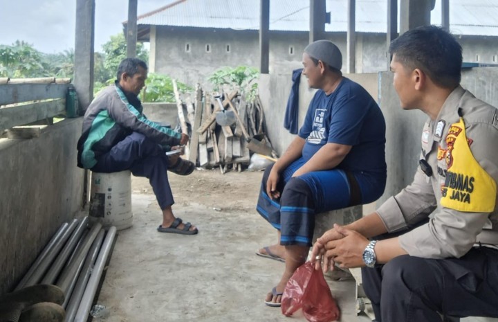 Jalin Silaturahmi Dengan Warga Melalui Cooling System, Bhabinkamtibmas Polsek Minas Intensifkan Sosialisasi Pilkada Damai